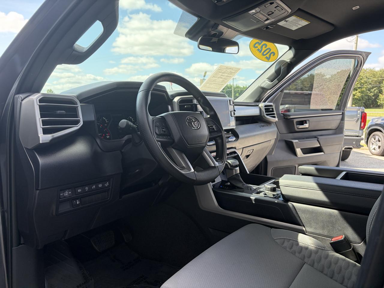 Toyota Tundra 4WD SR5 CrewMax 5.5' Bed (Natl) 2025