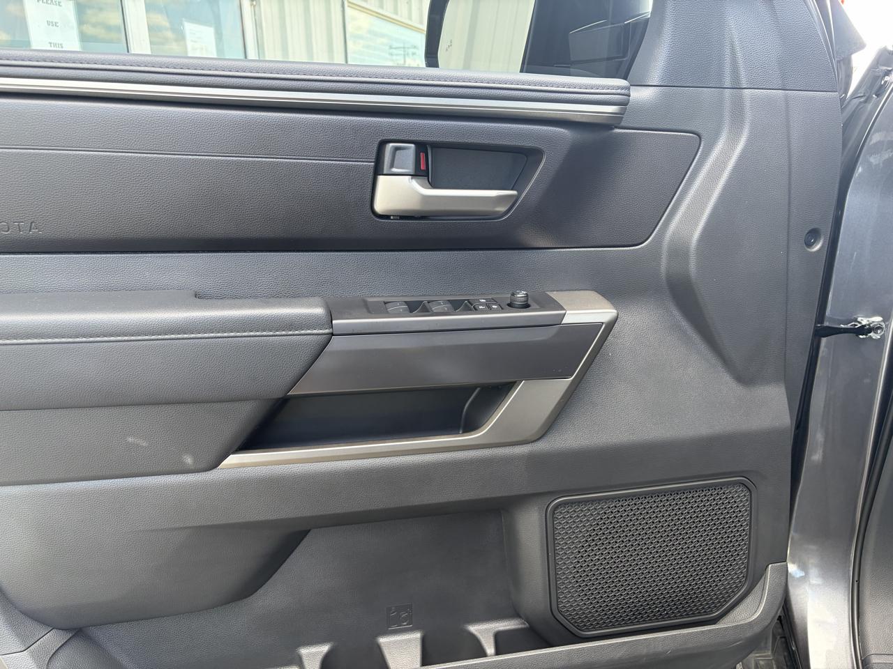 Toyota Tundra 4WD SR5 CrewMax 5.5' Bed (Natl) 2025
