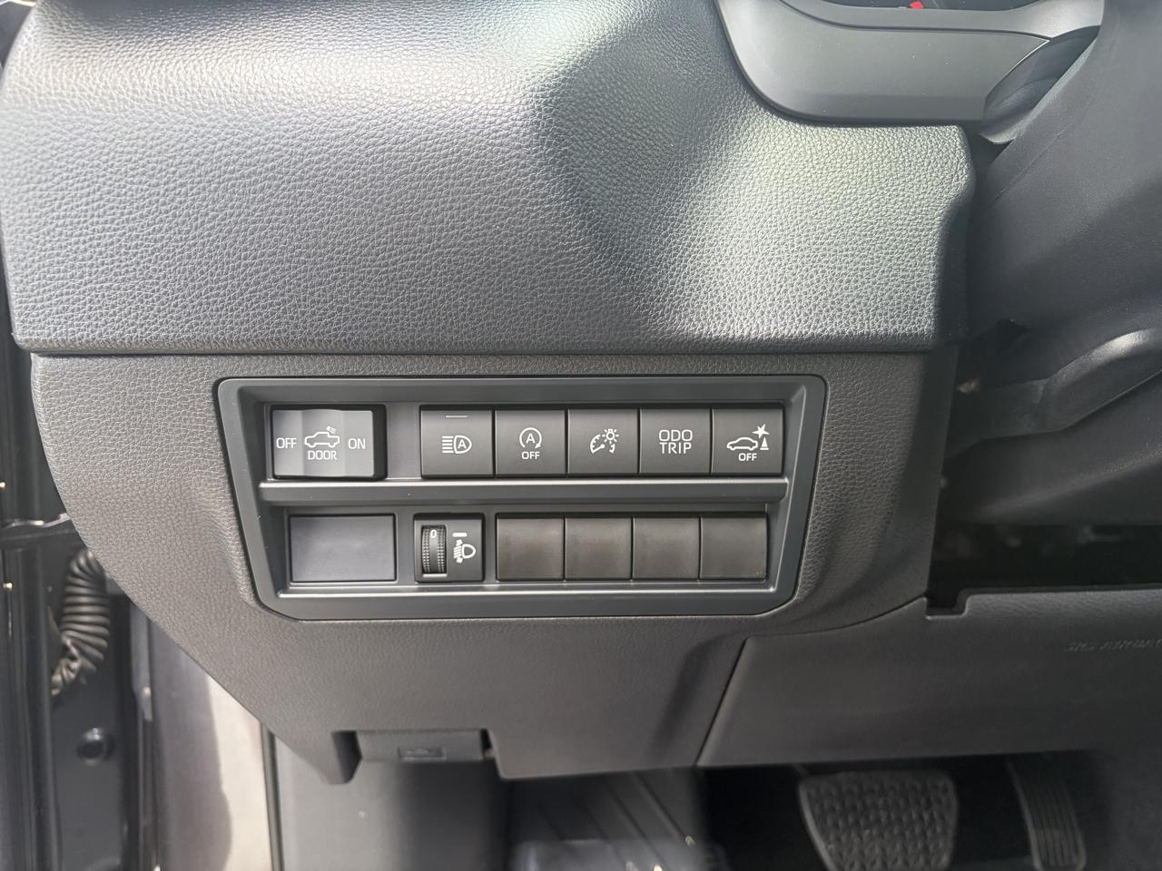 Toyota Tundra 4WD SR5 CrewMax 5.5' Bed (Natl) 2025