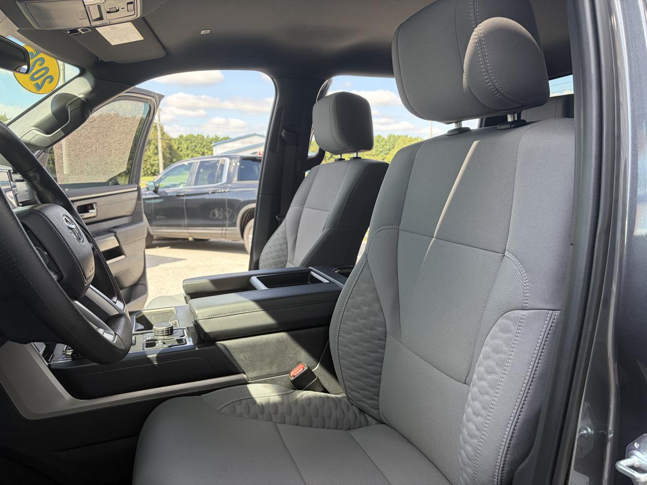 Toyota Tundra 4WD SR5 CrewMax 5.5' Bed (Natl) 2025