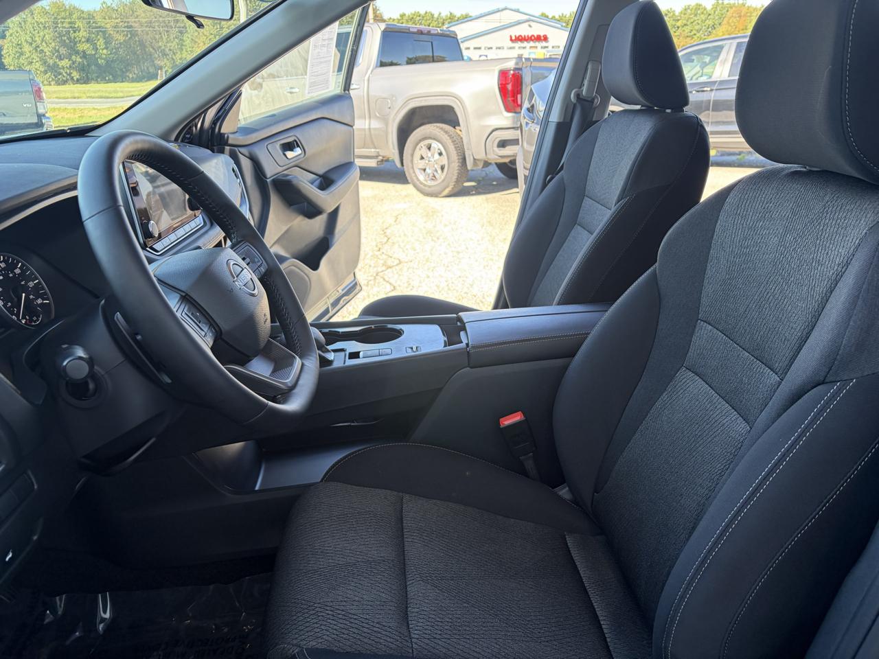 Nissan Rogue FWD SV *Ltd Avail* 2026