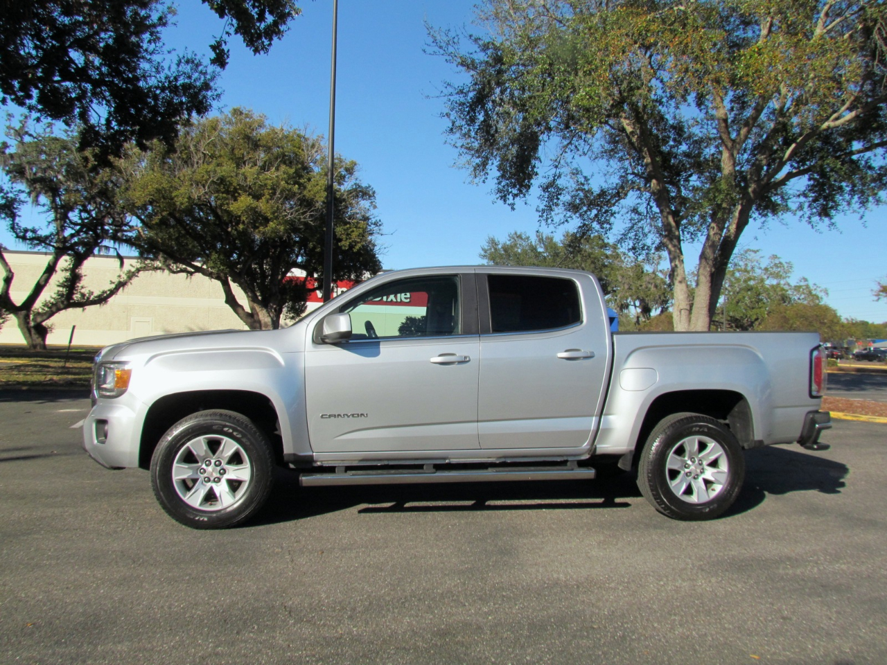 GMC Canyon SLE Crew Cab 2WD Short Box 2015