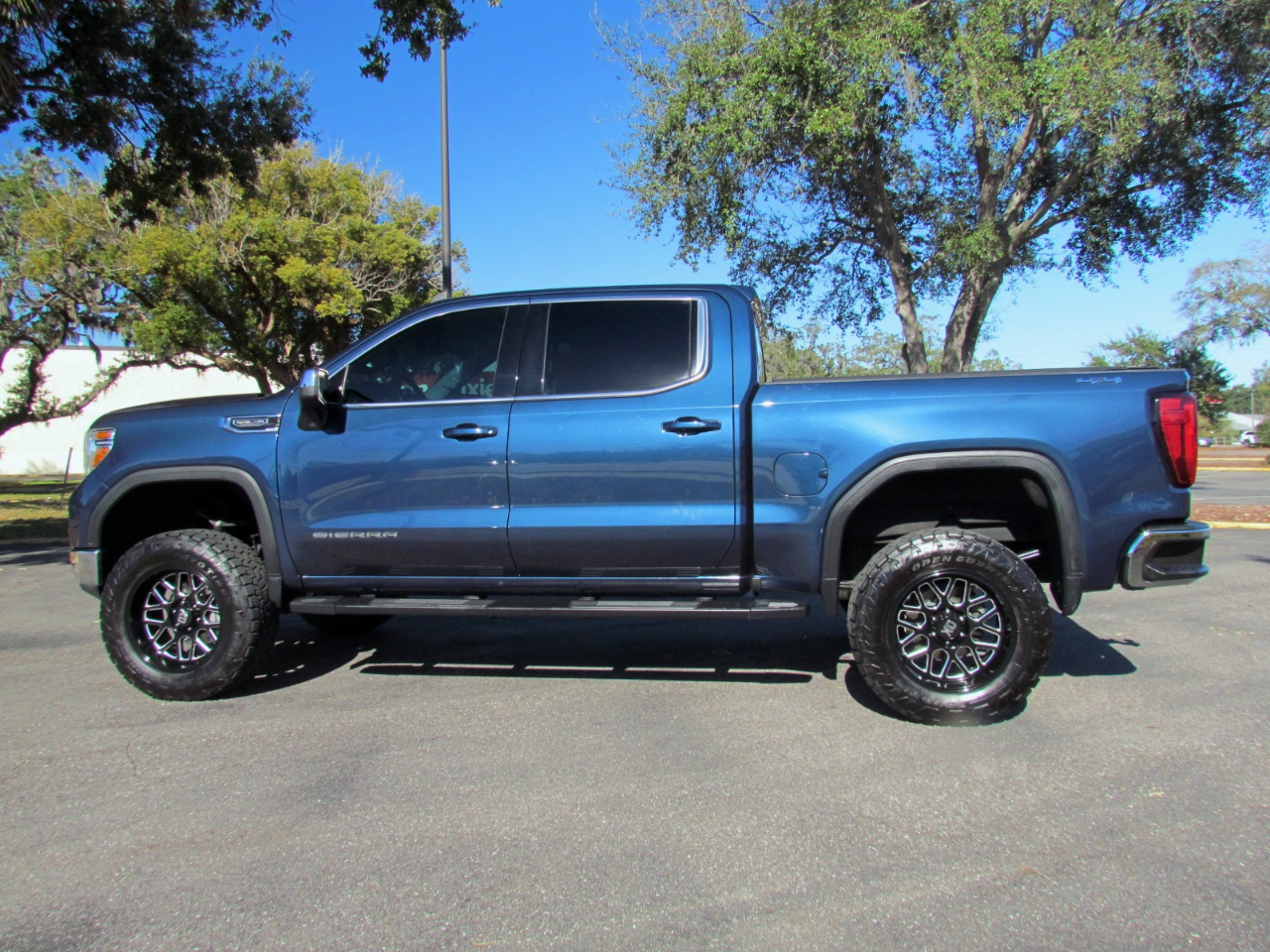 GMC Sierra 1500 SLE Crew Cab Short Box 4WD 2020