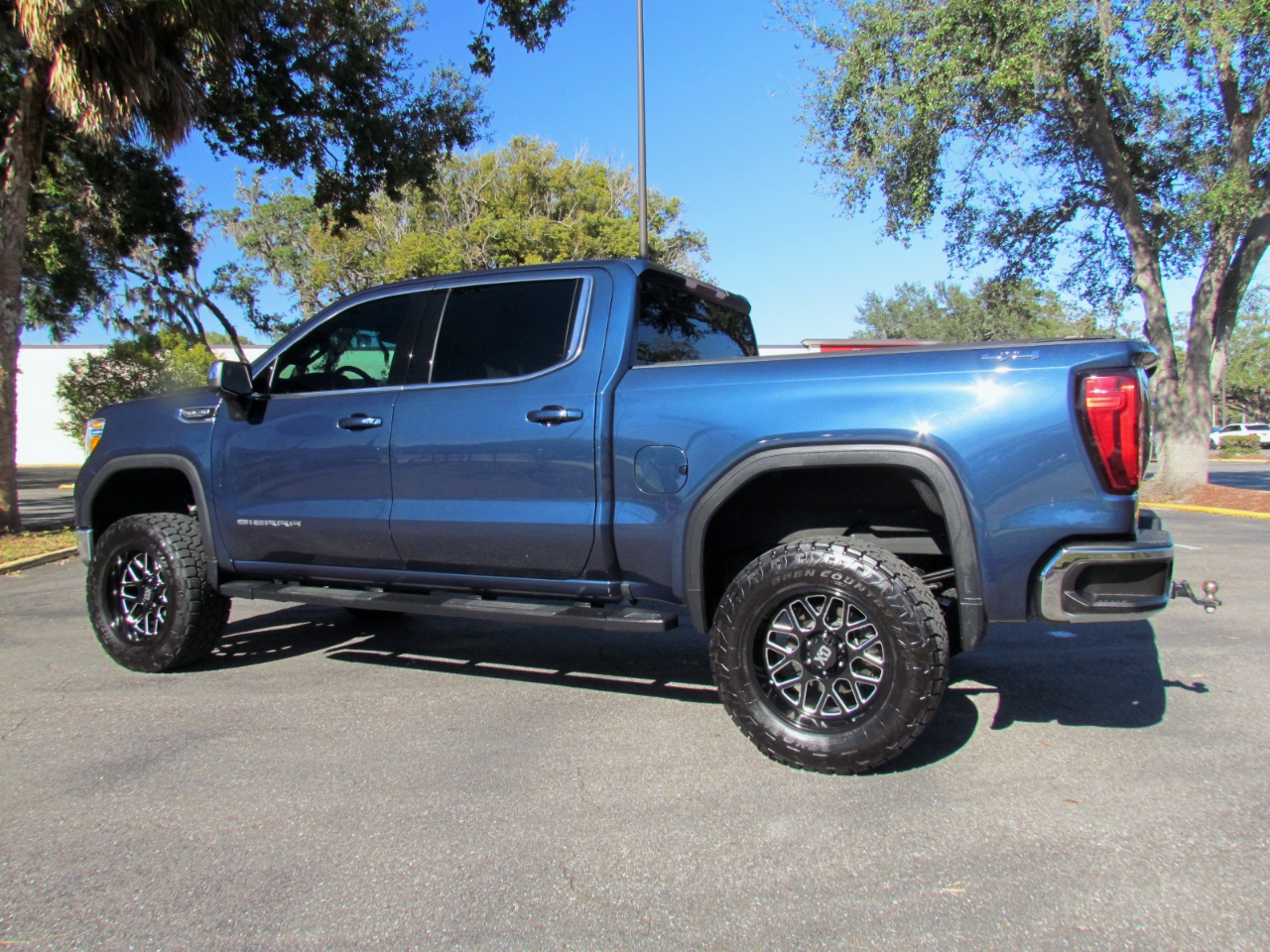 GMC Sierra 1500 SLE Crew Cab Short Box 4WD 2020