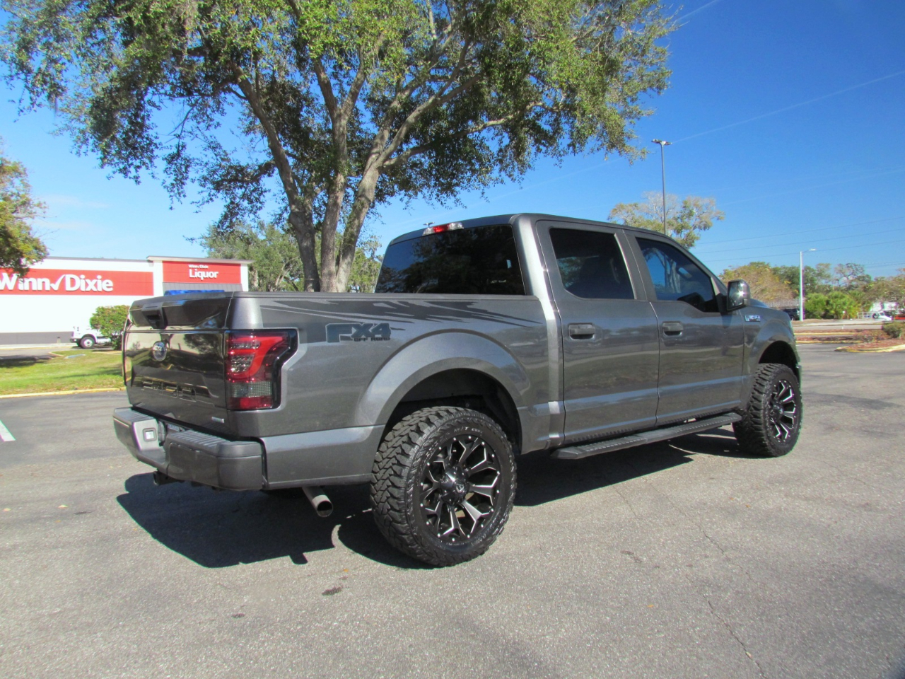 Ford F-150 STX SuperCab 5.5-ft Box 4WD 2019