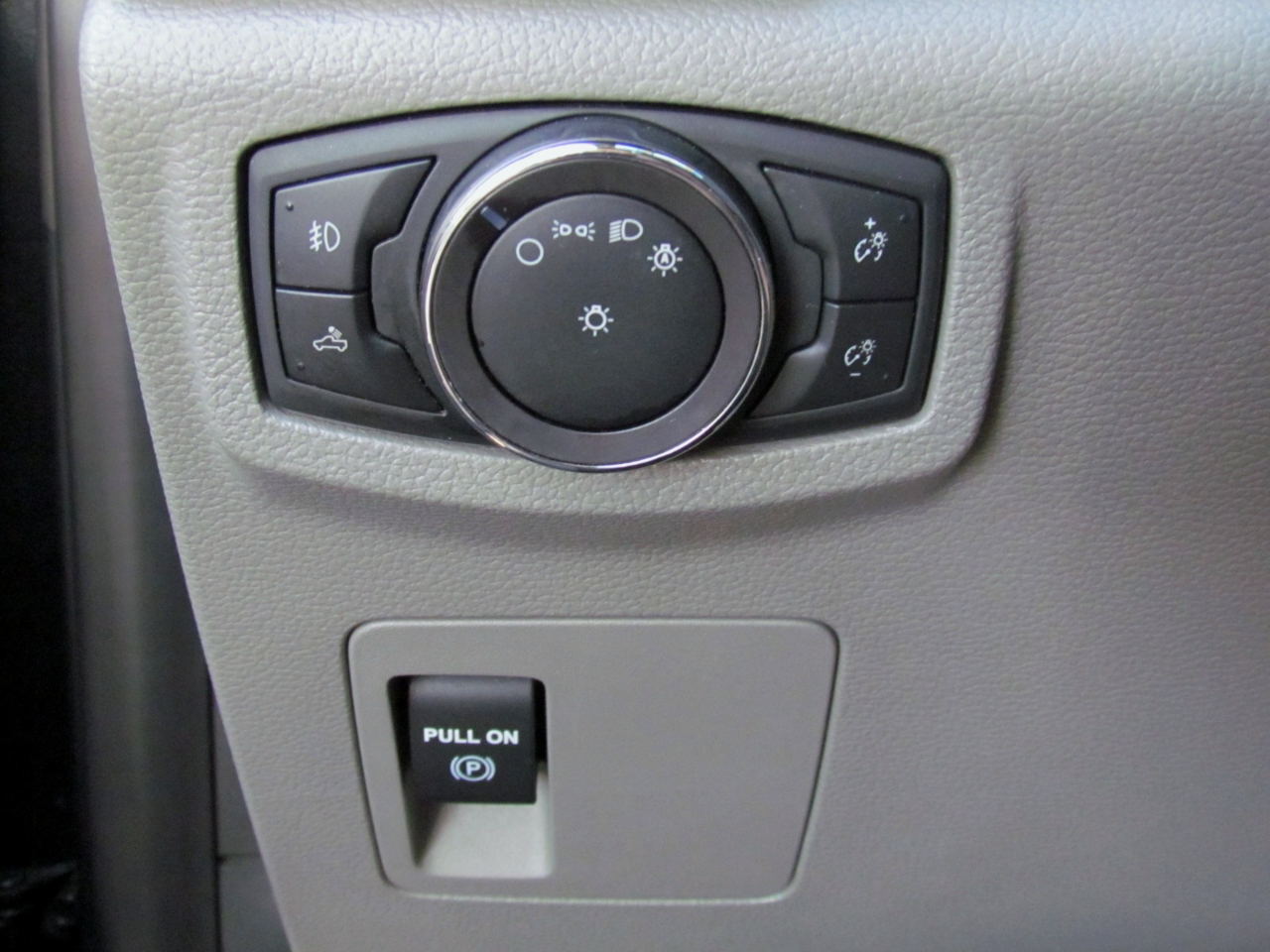 Ford F-150 STX SuperCab 5.5-ft Box 4WD 2019