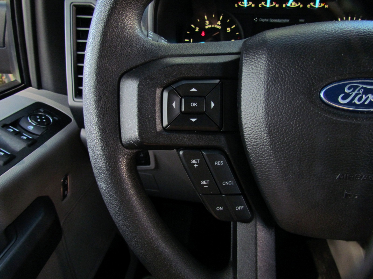 Ford F-150 STX SuperCab 5.5-ft Box 4WD 2019