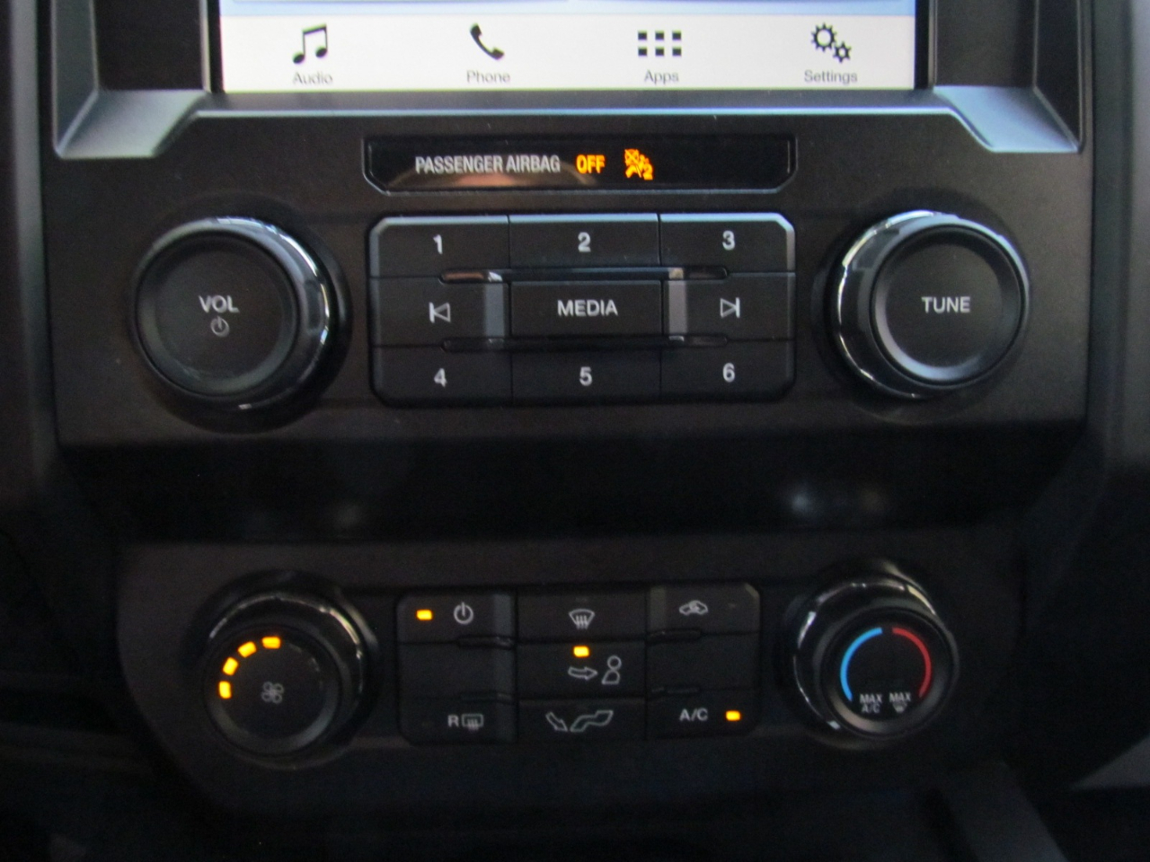 Ford F-150 STX SuperCab 5.5-ft Box 4WD 2019