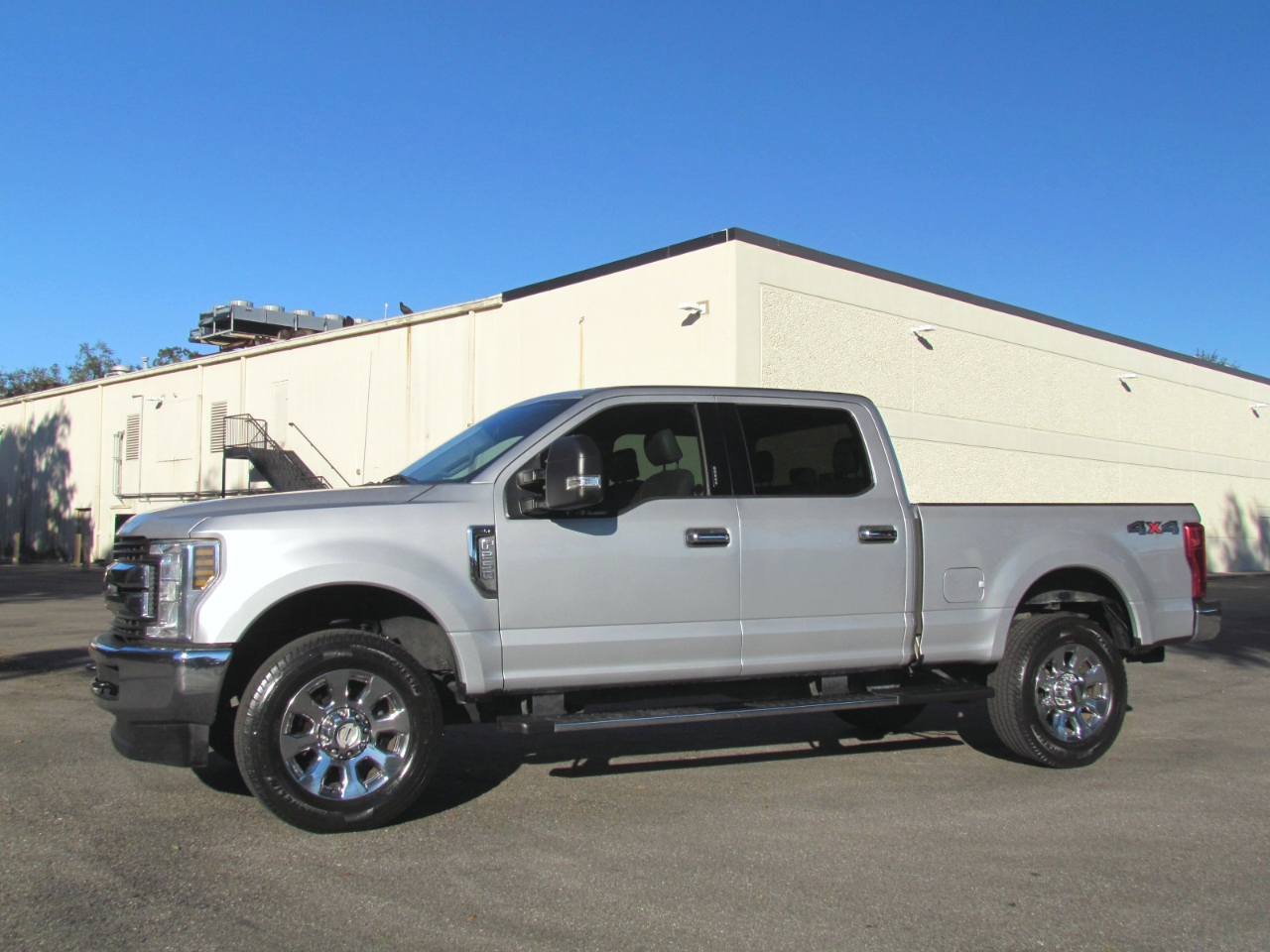 Ford F-250 SD XLT Crew Cab 4WD 2018