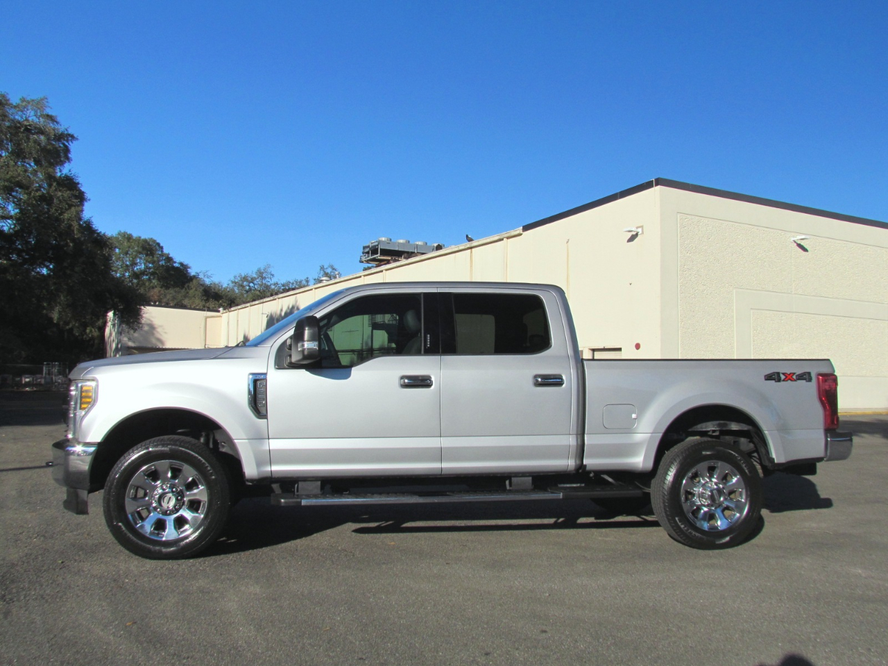 Ford F-250 SD XLT Crew Cab 4WD 2018
