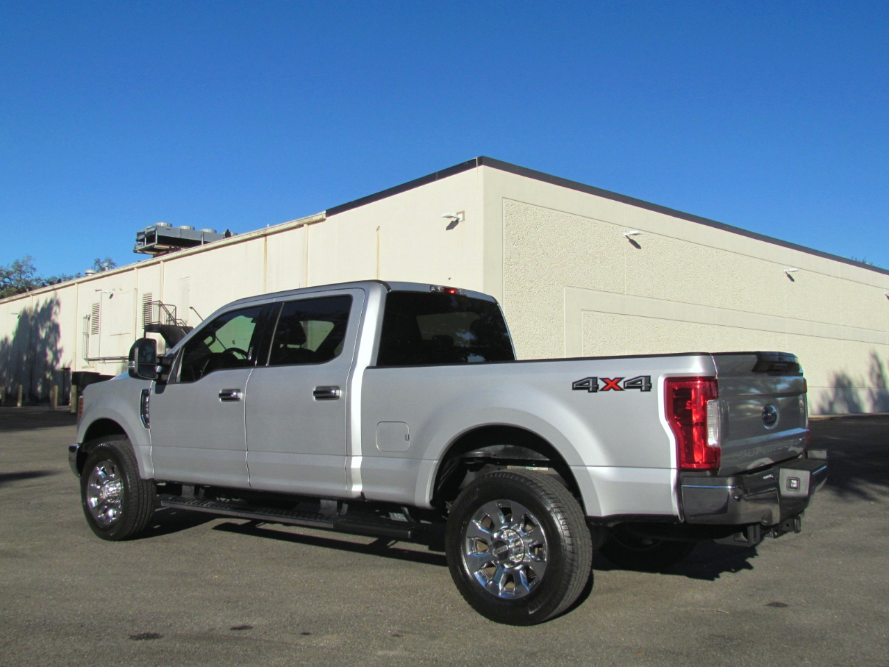 Ford F-250 SD XLT Crew Cab 4WD 2018