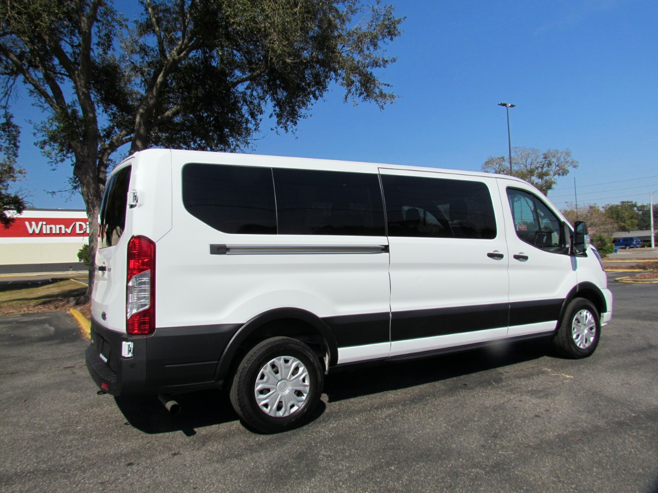 Ford Transit 350 Wagon Low Roof XLT w/Sliding Pass. 148-in. WB 2023