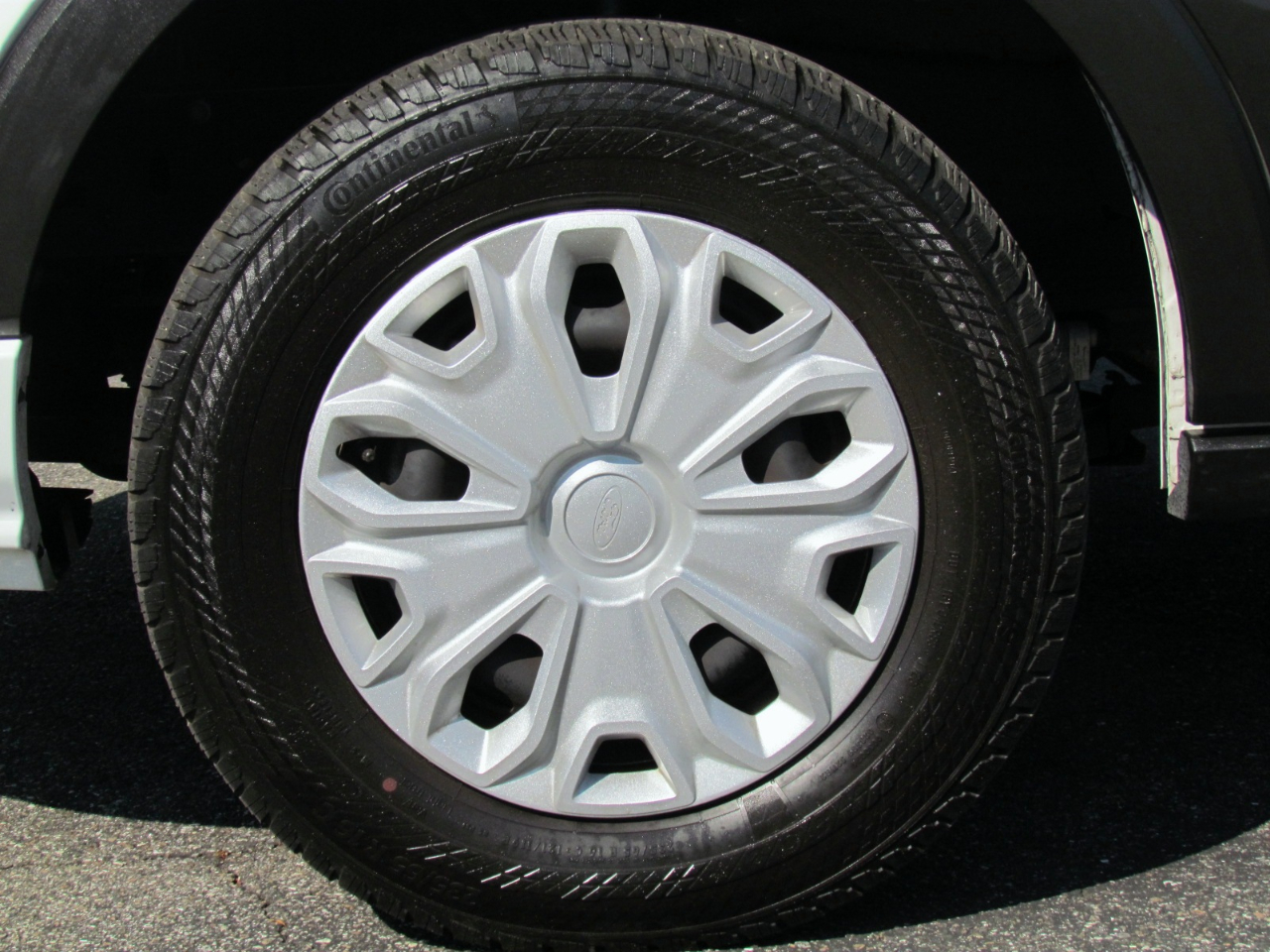 Ford Transit 350 Wagon Low Roof XLT w/Sliding Pass. 148-in. WB 2023