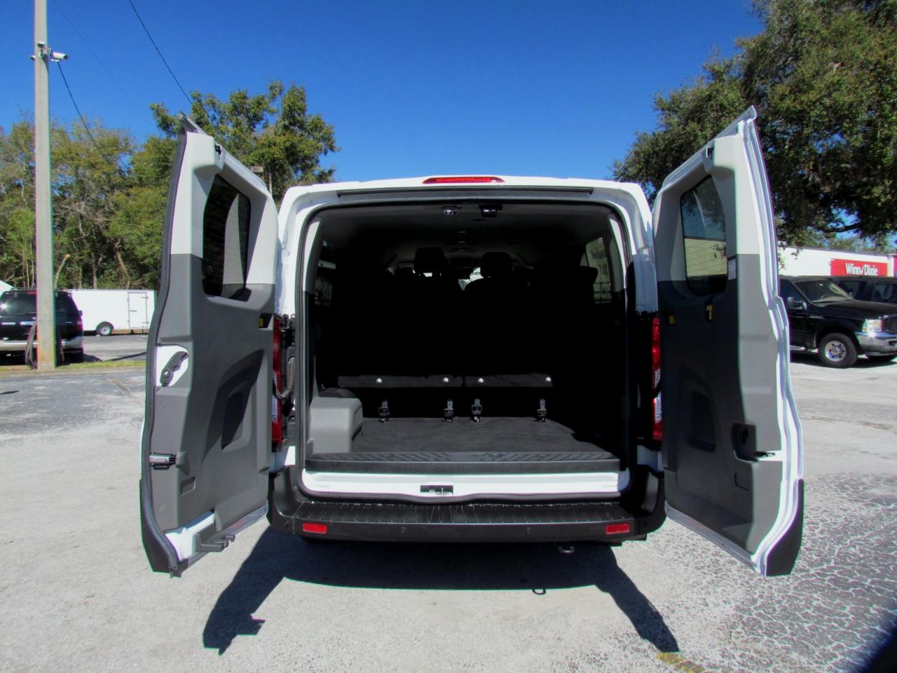 Ford Transit 350 Wagon Low Roof XLT w/Sliding Pass. 148-in. WB 2023