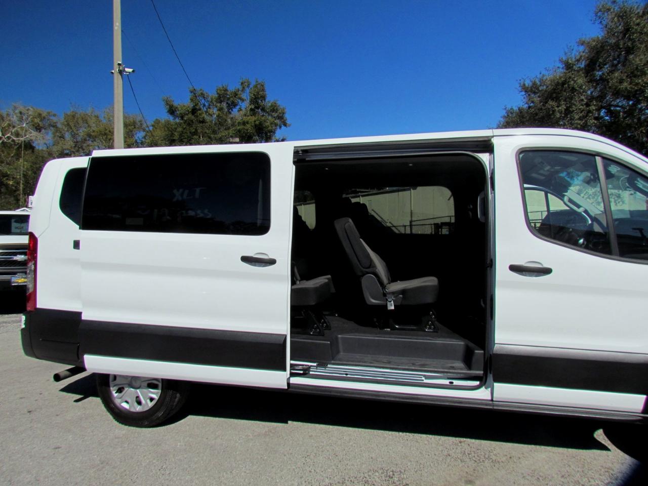 Ford Transit 350 Wagon Low Roof XLT w/Sliding Pass. 148-in. WB 2023