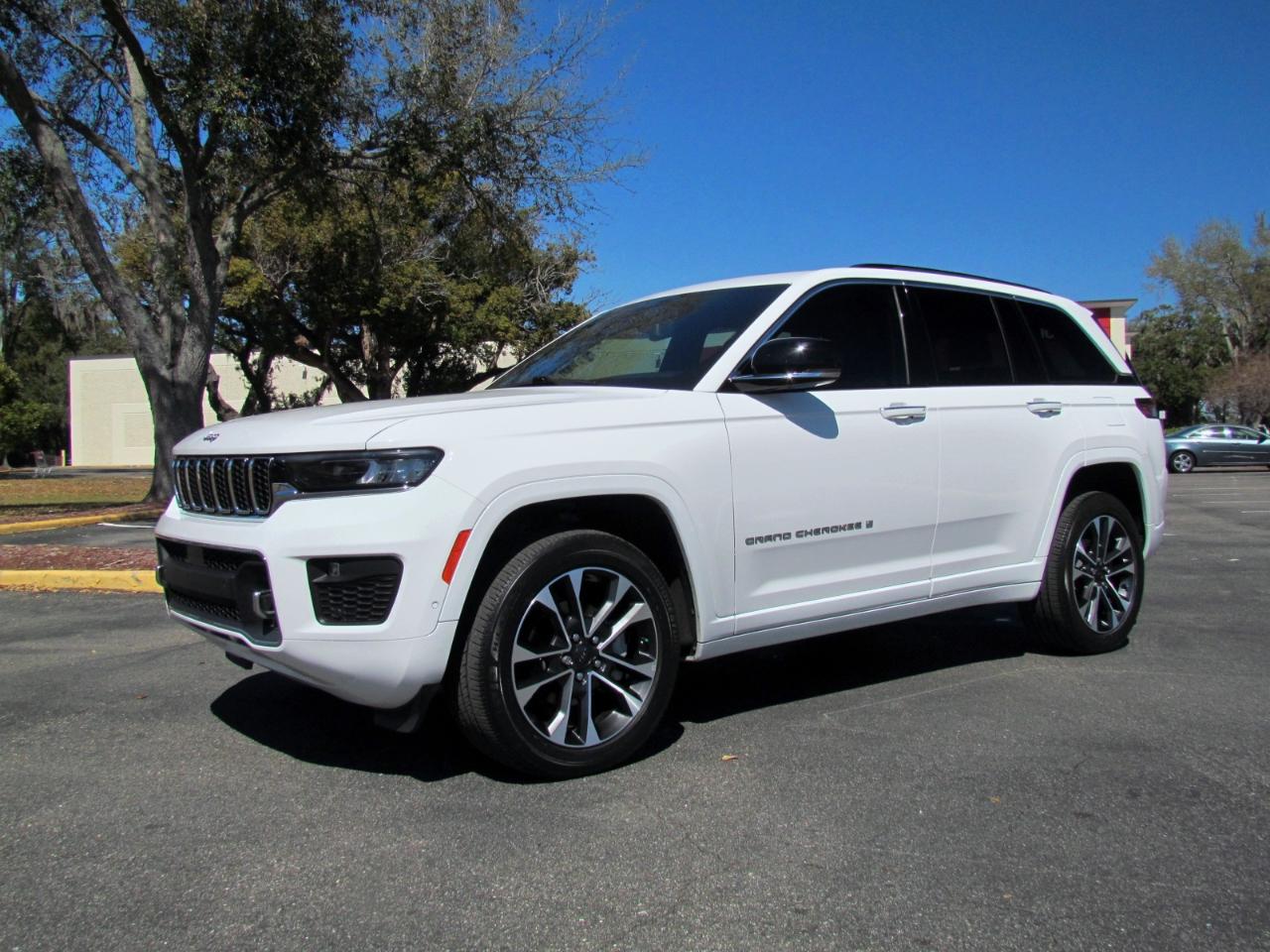 Jeep Grand Cherokee Overland 4D SUV RWD 2023