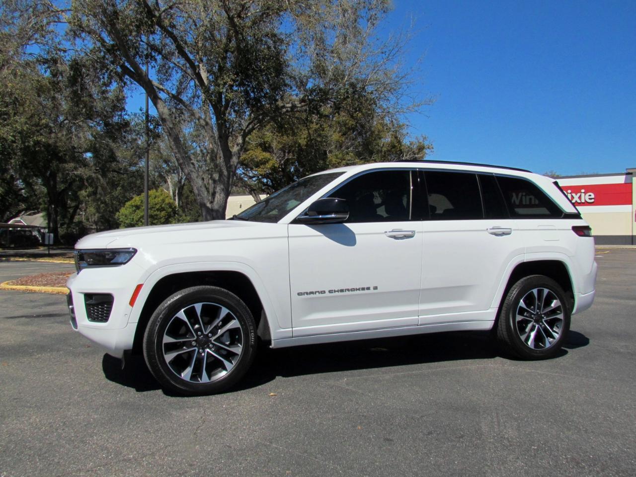 Jeep Grand Cherokee Overland 4D SUV RWD 2023