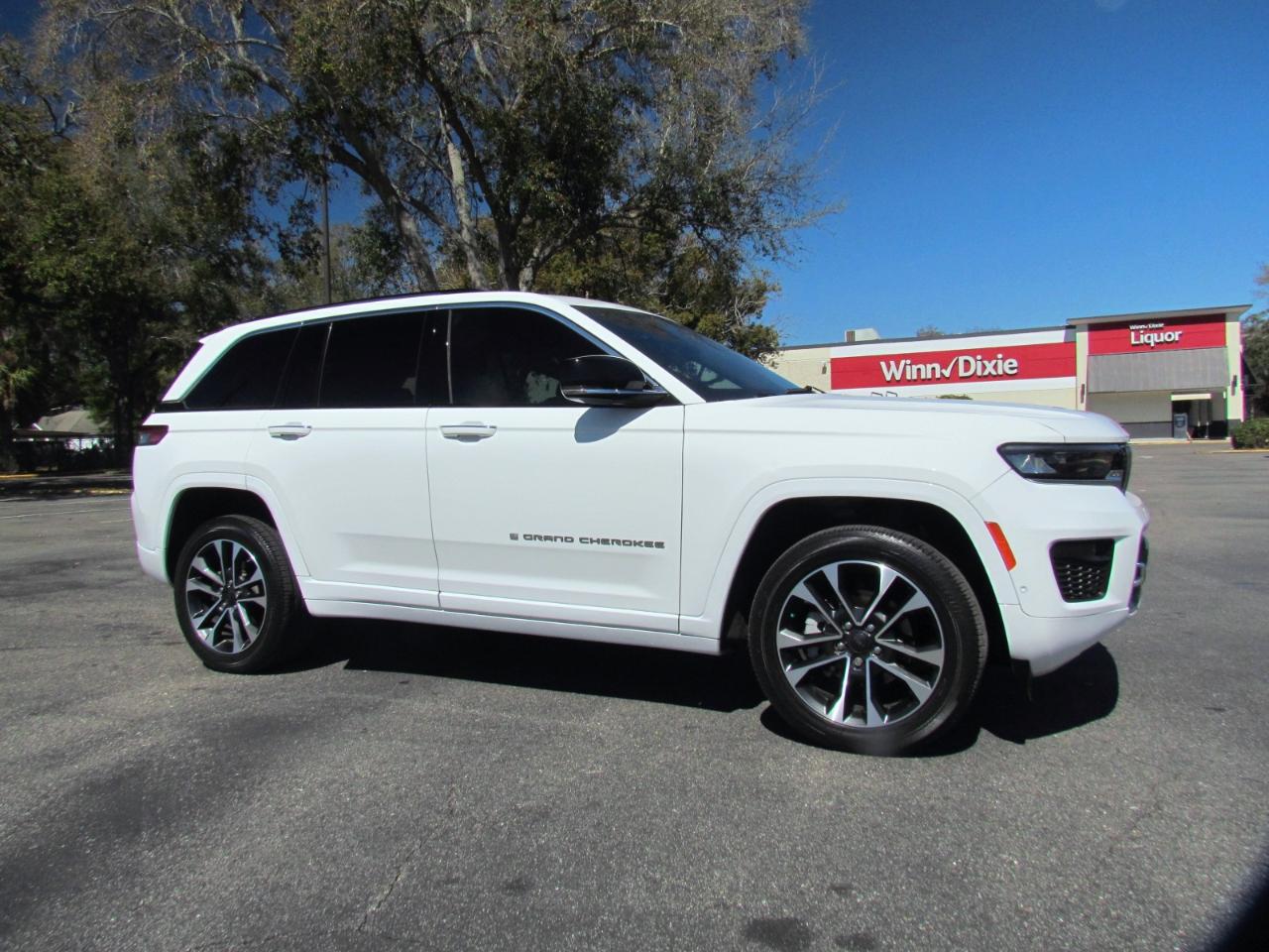 Jeep Grand Cherokee Overland 4D SUV RWD 2023