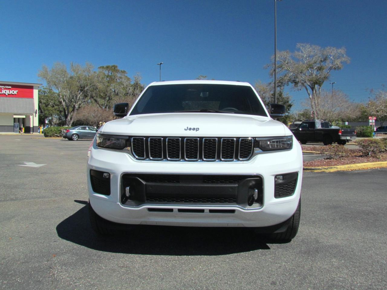 Jeep Grand Cherokee Overland 4D SUV RWD 2023