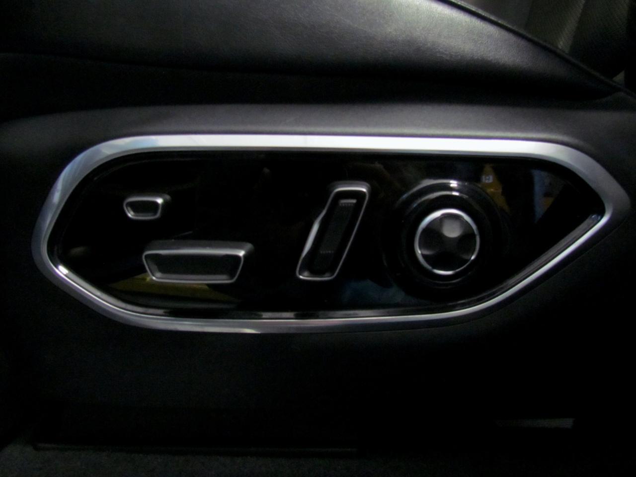 Jeep Grand Cherokee Overland 4D SUV RWD 2023