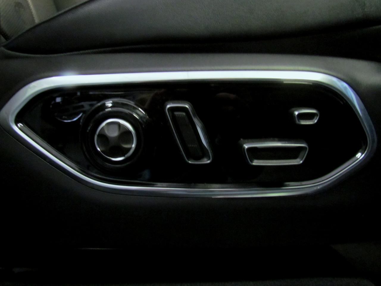 Jeep Grand Cherokee Overland 4D SUV RWD 2023