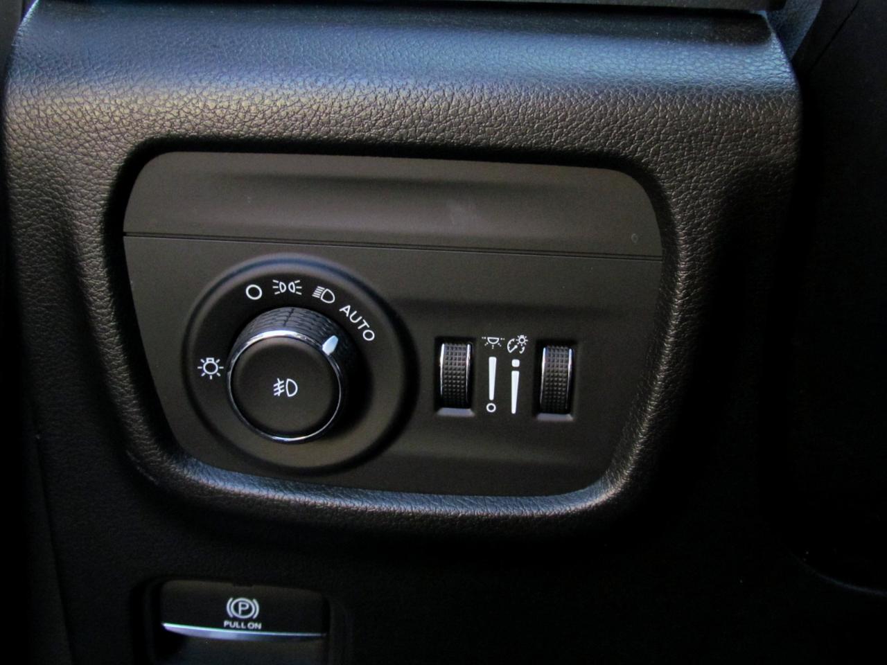 Jeep Grand Cherokee Overland 4D SUV RWD 2023