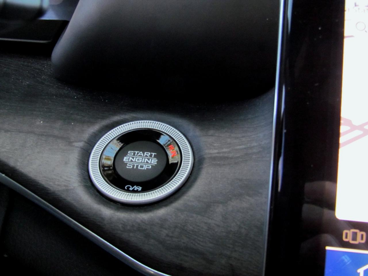 Jeep Grand Cherokee Overland 4D SUV RWD 2023