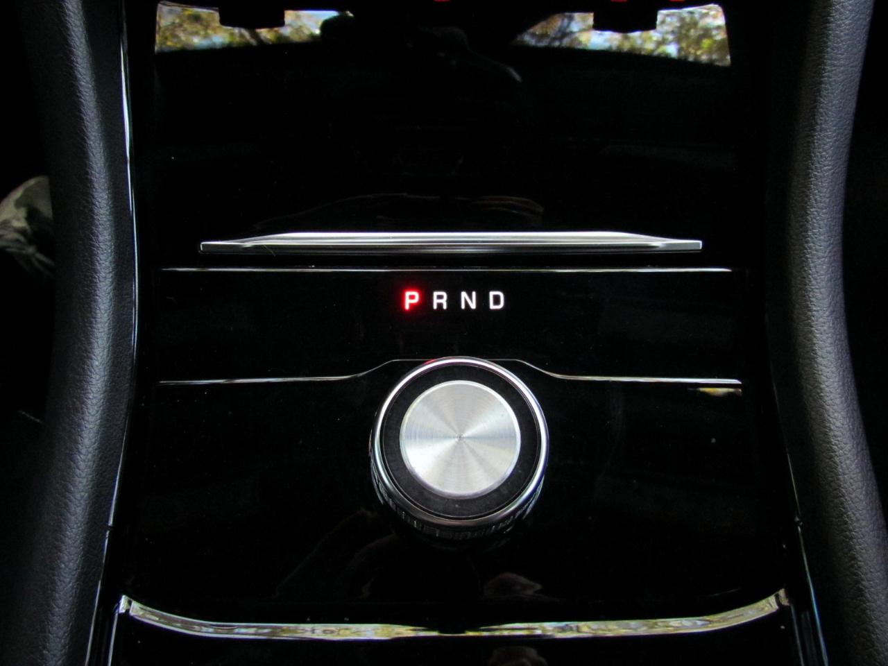 Jeep Grand Cherokee Overland 4D SUV RWD 2023