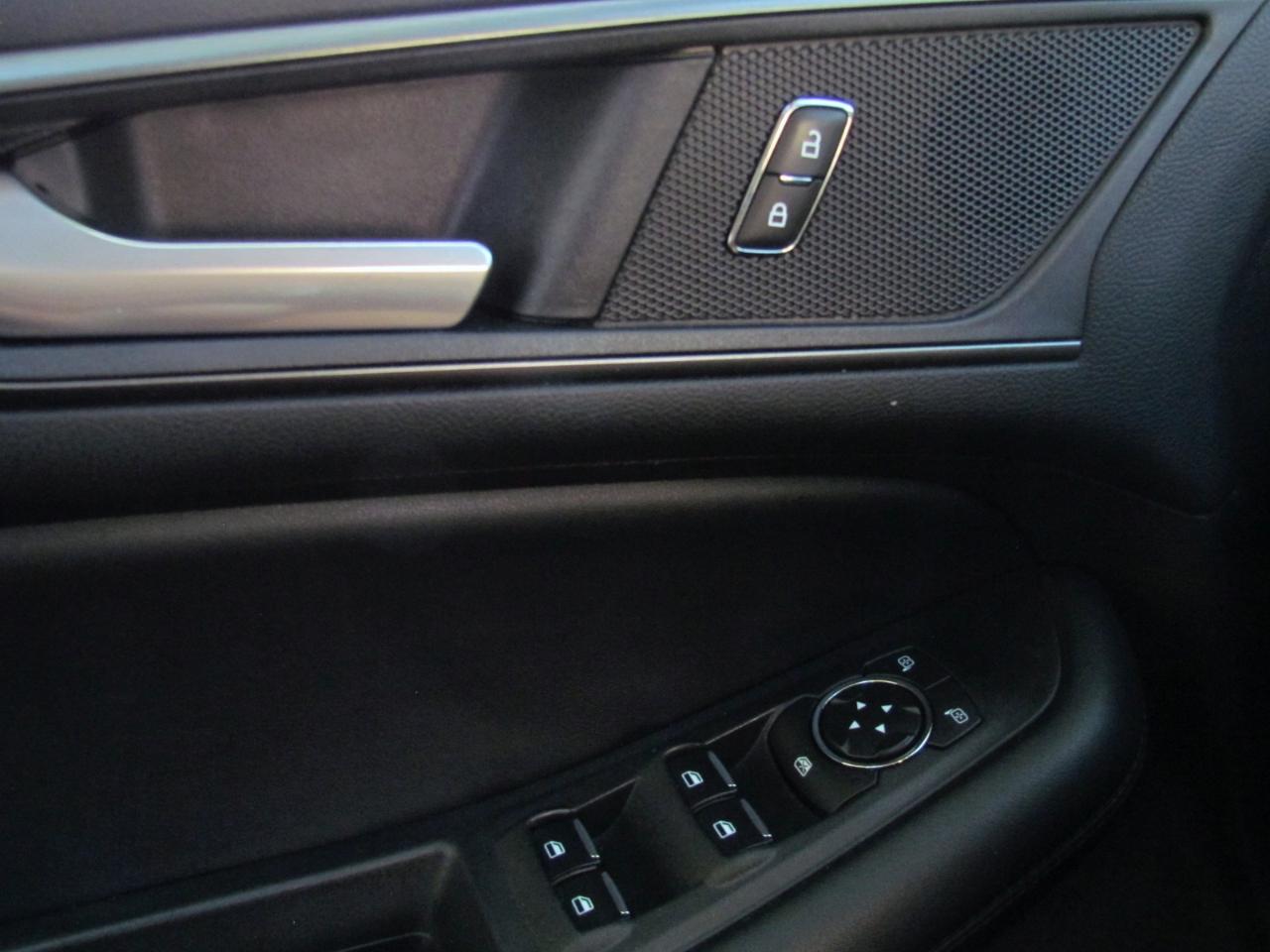 Ford Edge SE 4D SUV FWD 2021