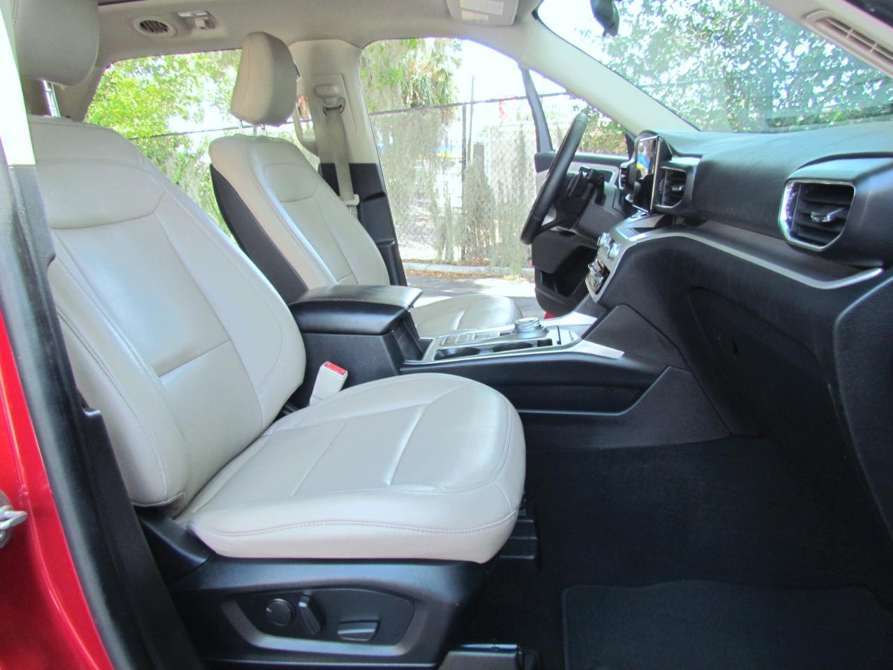 Ford Explorer XLT 4D SUV RWD 2020