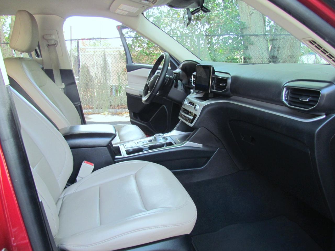 Ford Explorer XLT 4D SUV RWD 2020