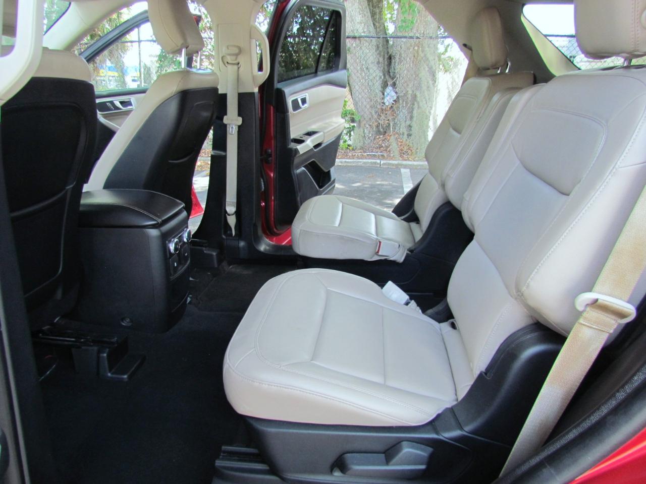 Ford Explorer XLT 4D SUV RWD 2020