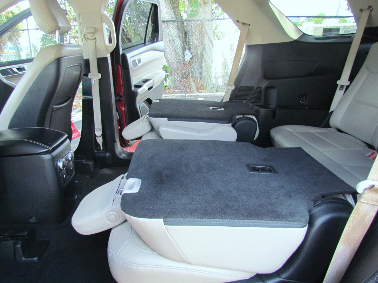 Ford Explorer XLT 4D SUV RWD 2020