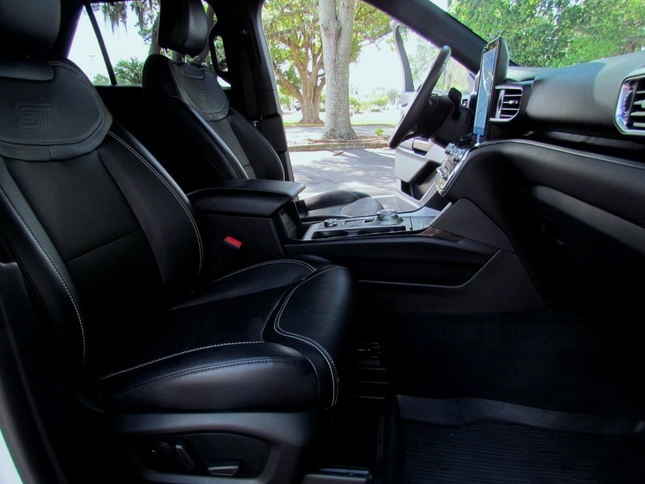 Ford Explorer ST 4D SUV 4WD 2022