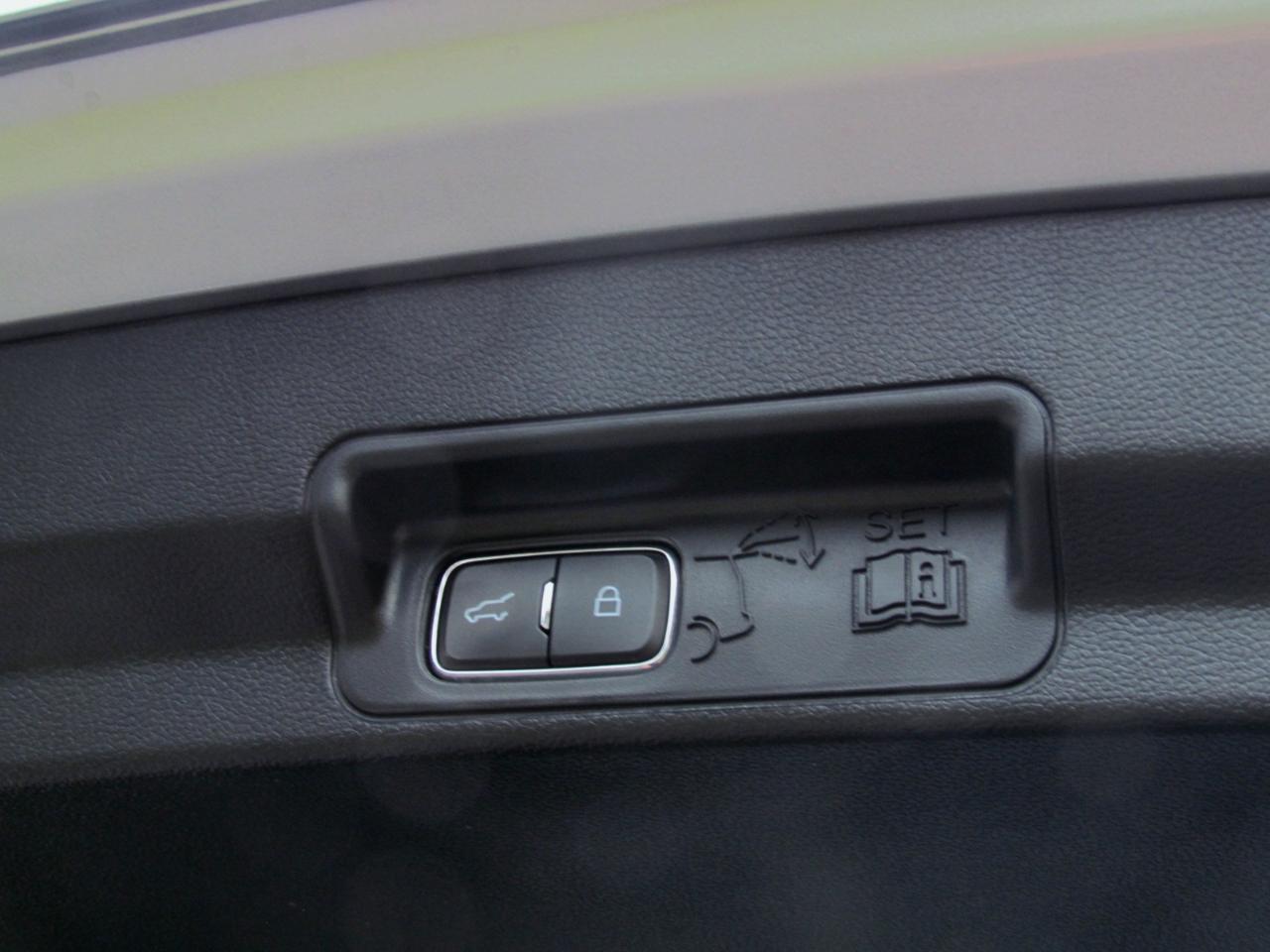 Ford Explorer Limited 4D SUV RWD 2020