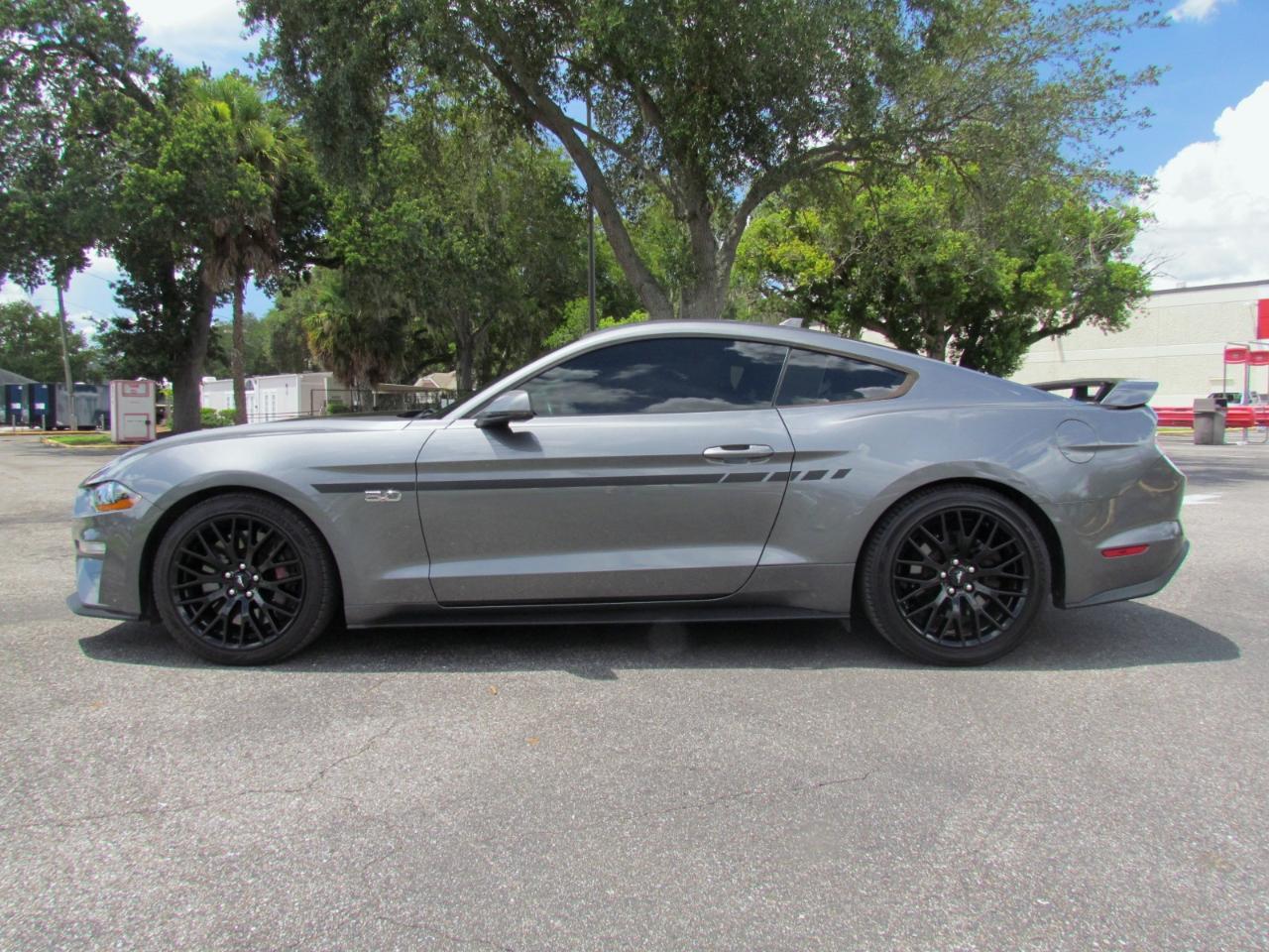 Ford Mustang  2021