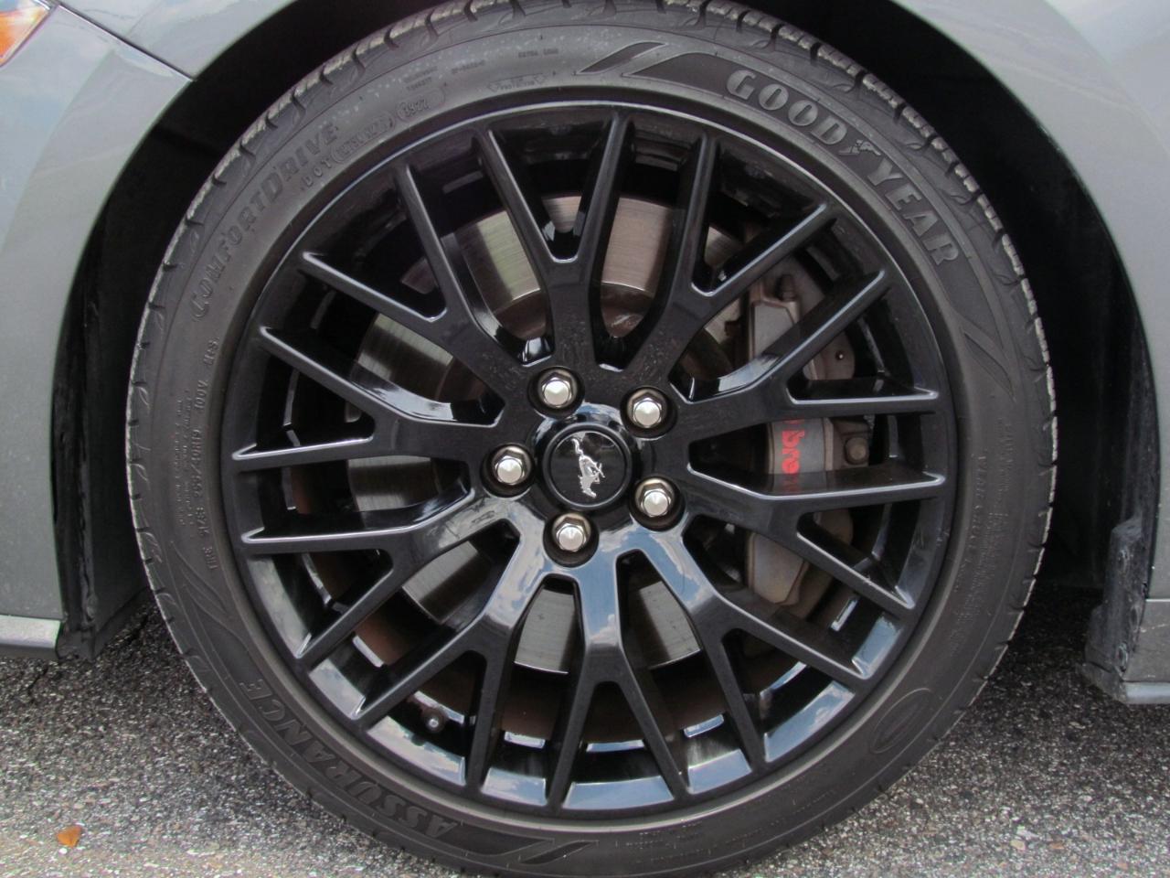 Ford Mustang  2021