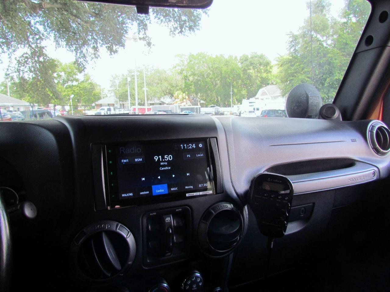 Jeep Wrangler Unlimited Sport 4D SUV 4WD 2011