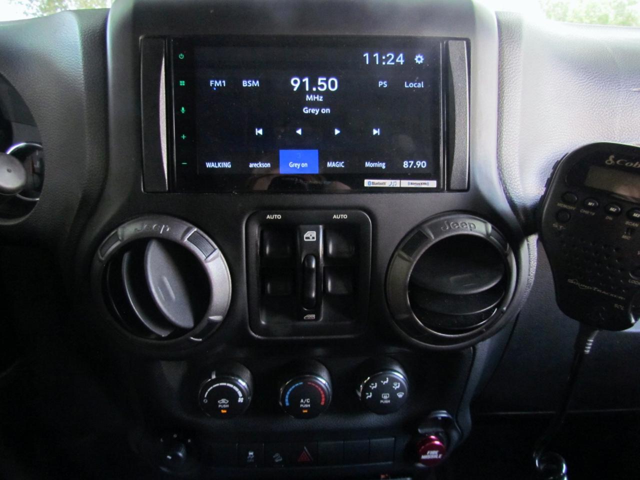 Jeep Wrangler Unlimited Sport 4D SUV 4WD 2011
