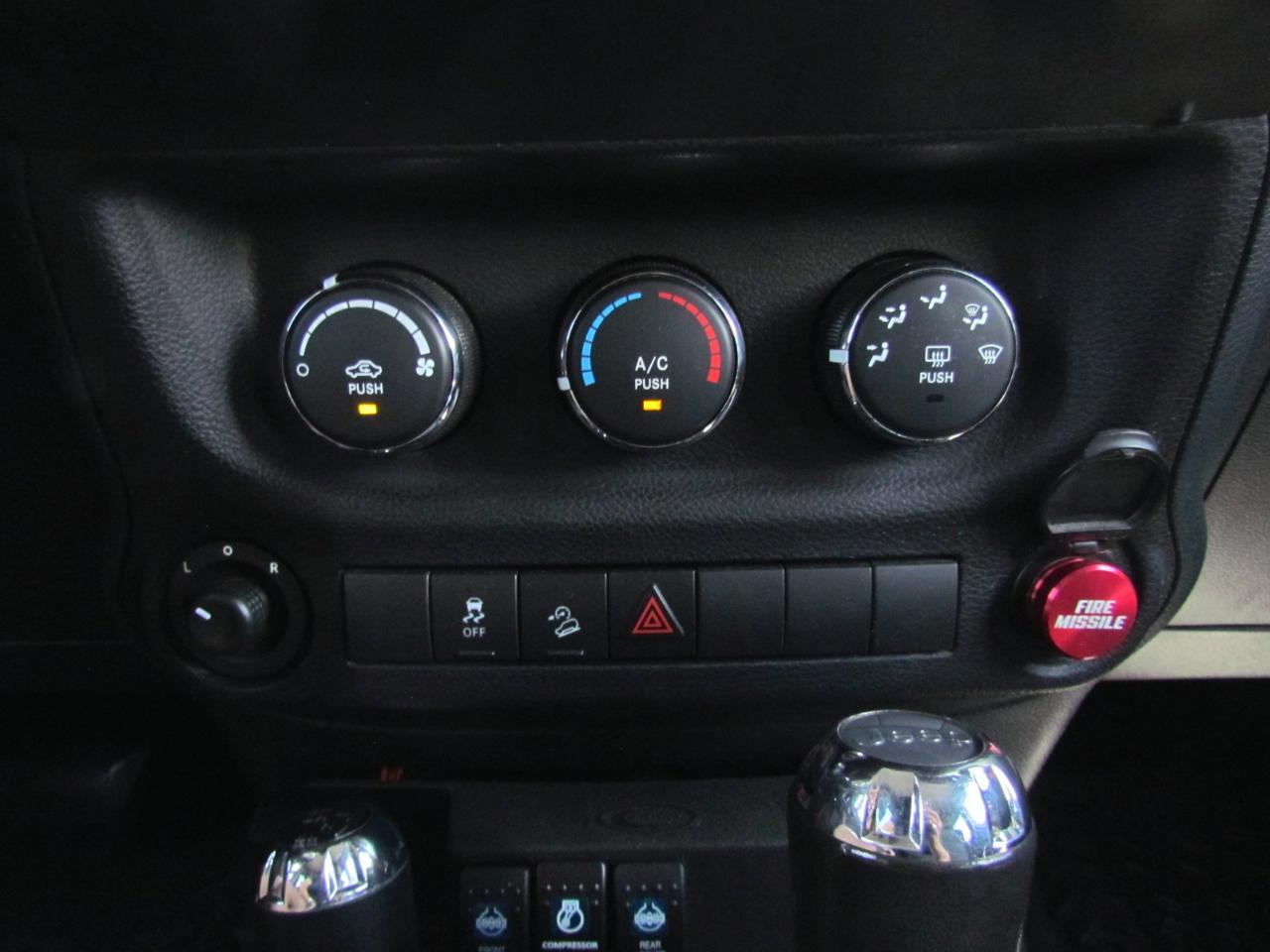 Jeep Wrangler Unlimited Sport 4D SUV 4WD 2011