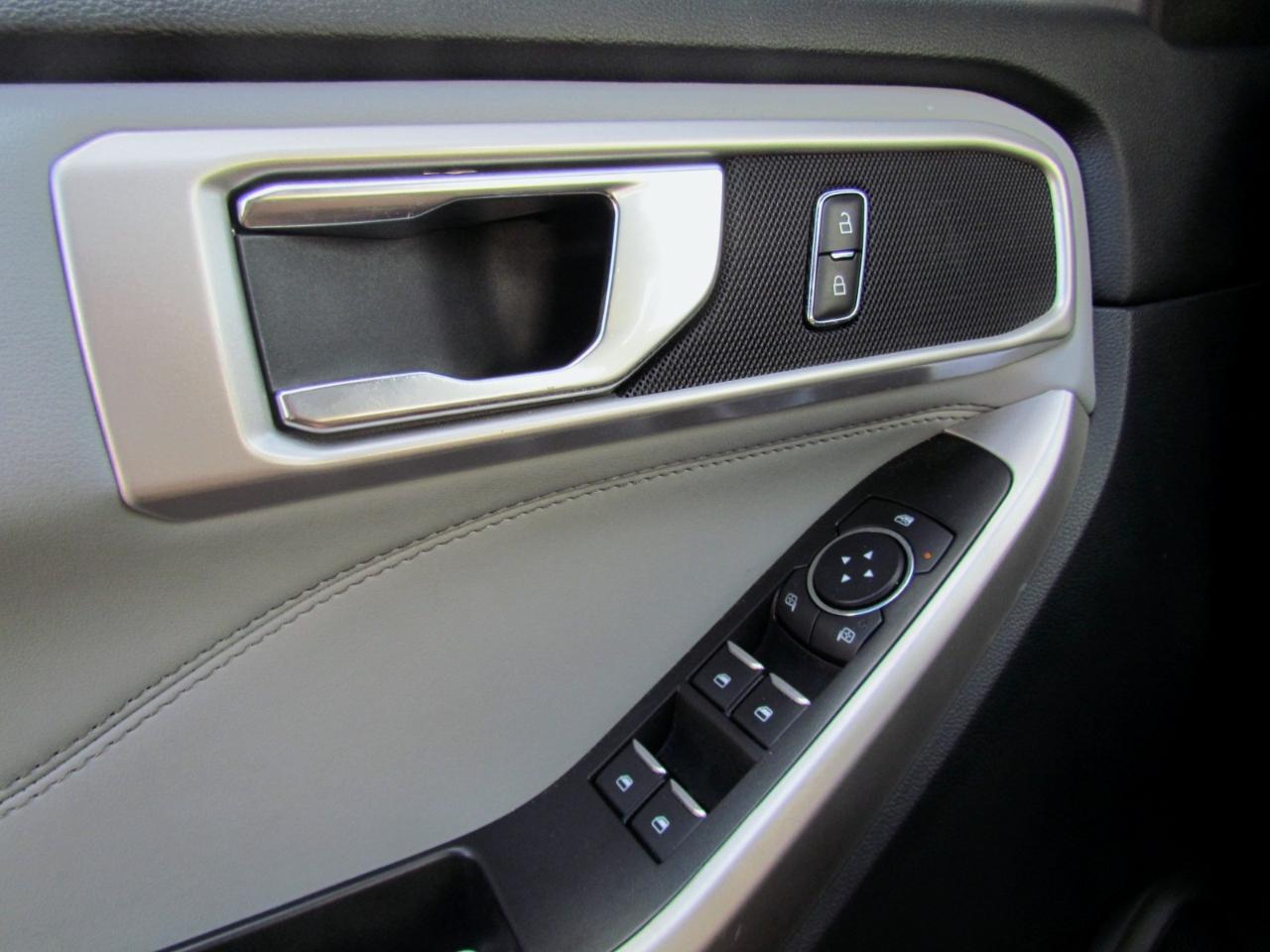 Ford Explorer XLT 4D SUV RWD 2022