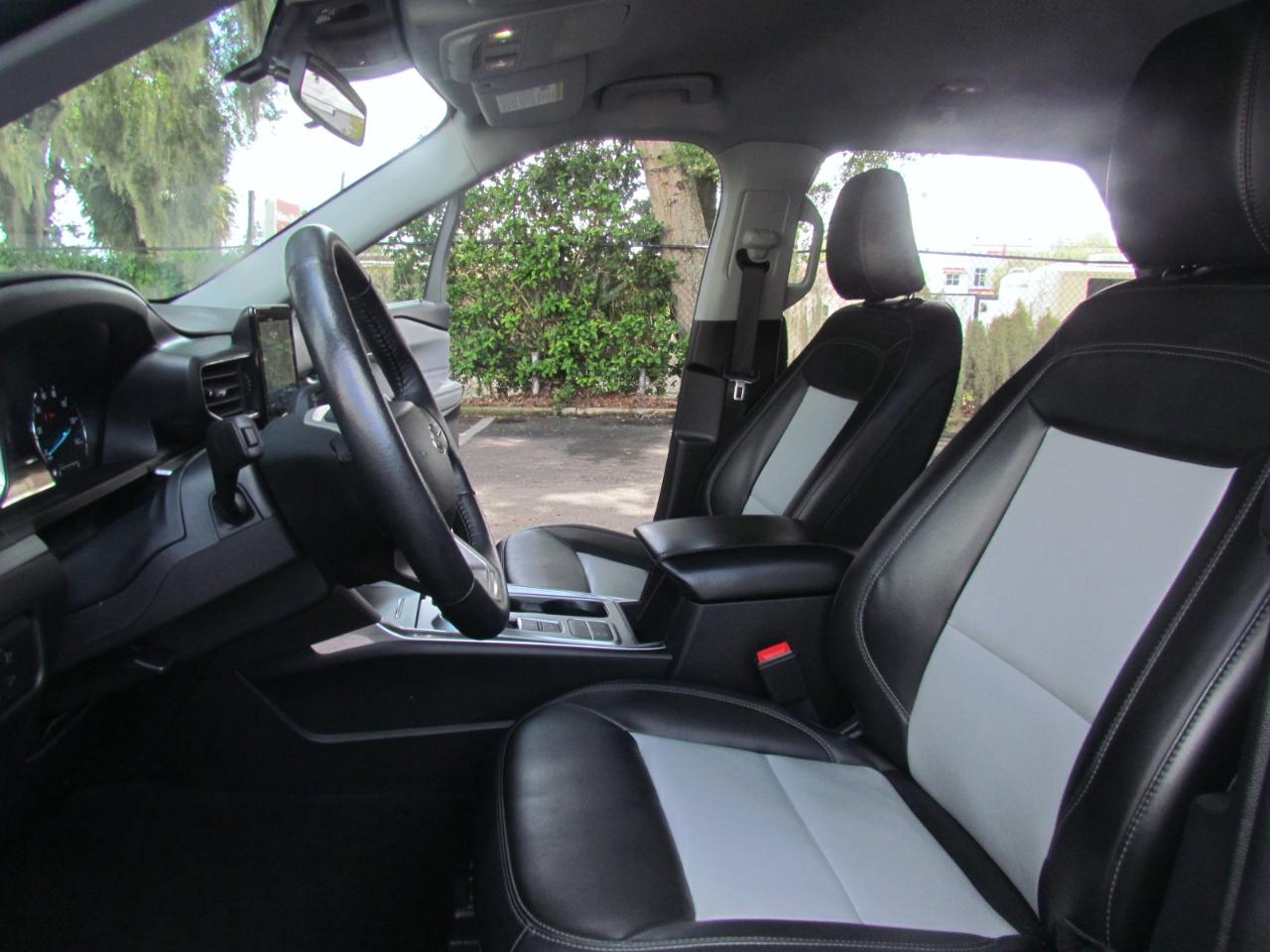Ford Explorer XLT 4D SUV RWD 2022