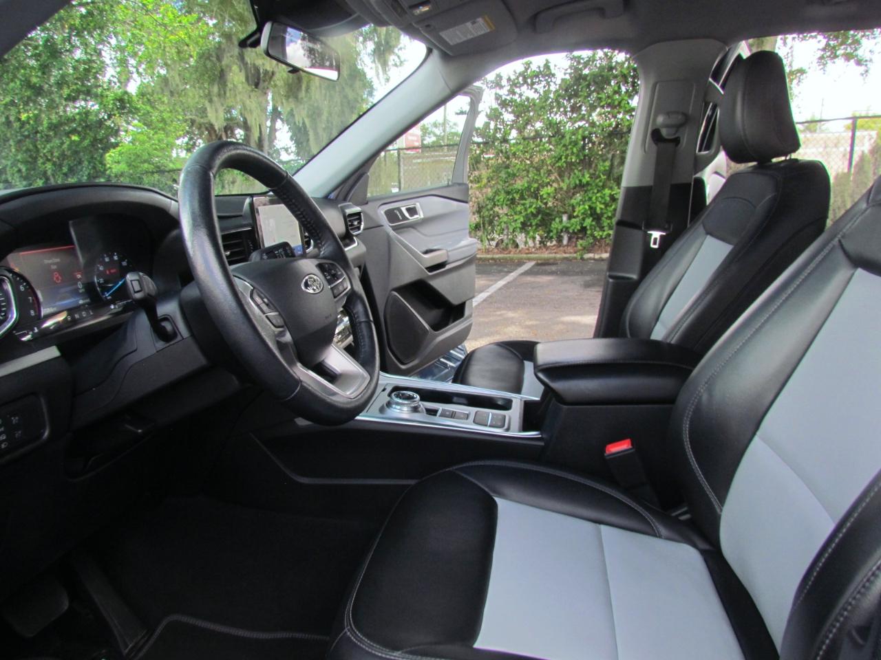 Ford Explorer XLT 4D SUV RWD 2022