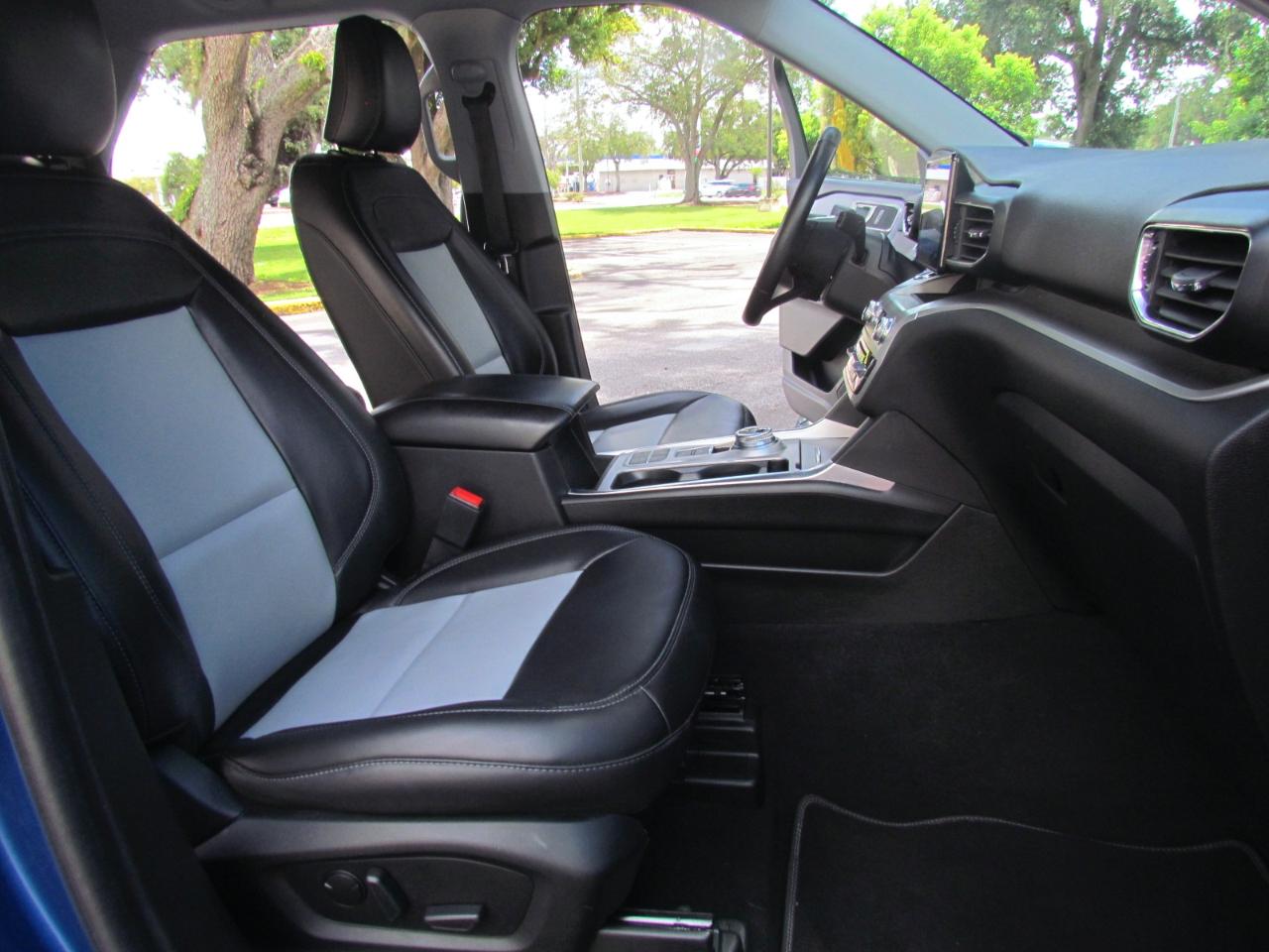 Ford Explorer XLT 4D SUV RWD 2022