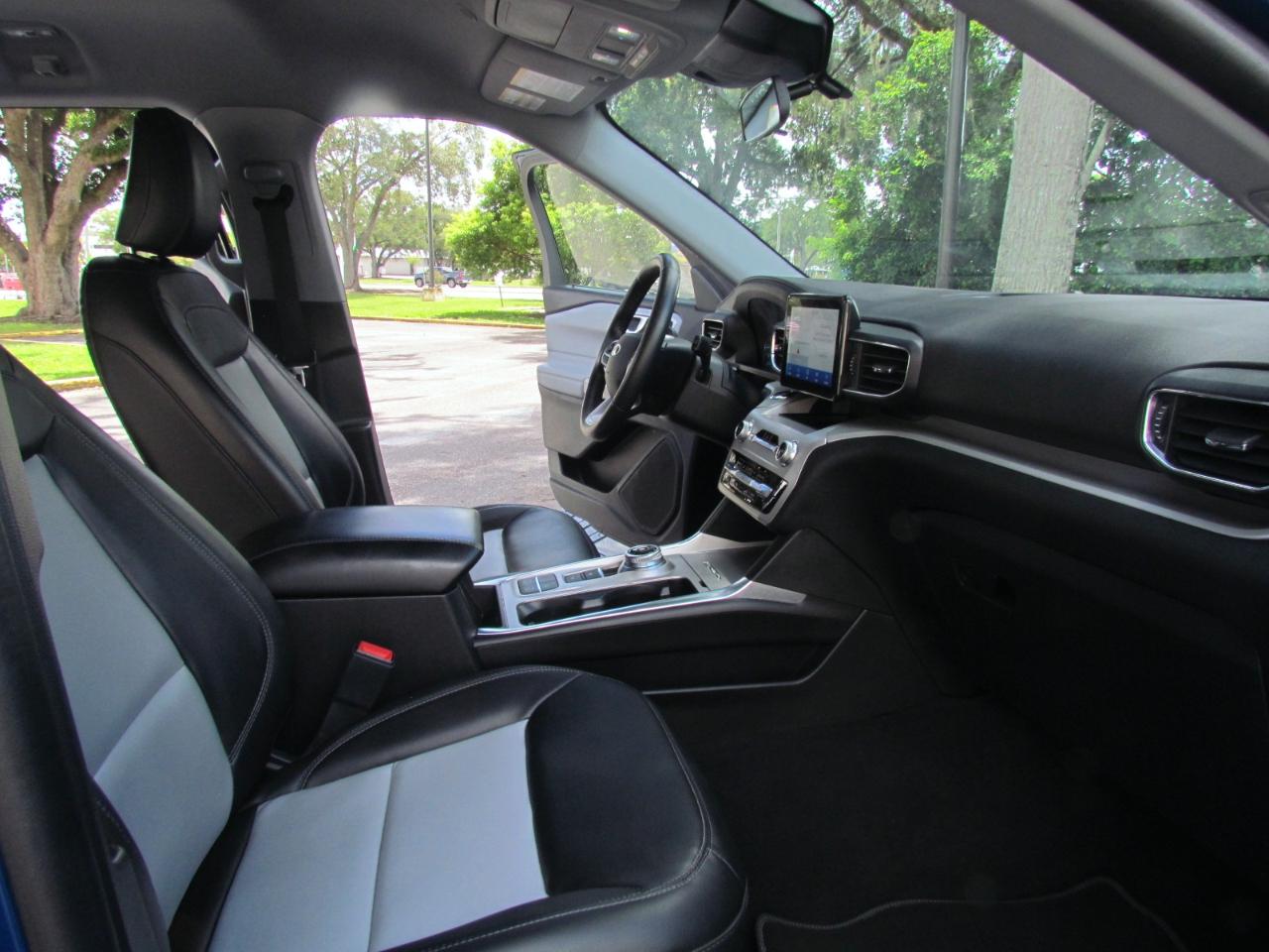 Ford Explorer XLT 4D SUV RWD 2022