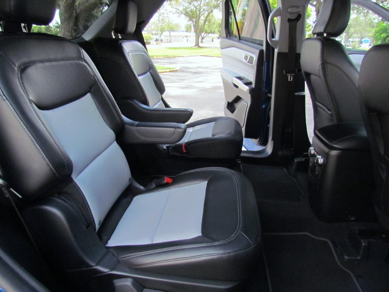 Ford Explorer XLT 4D SUV RWD 2022