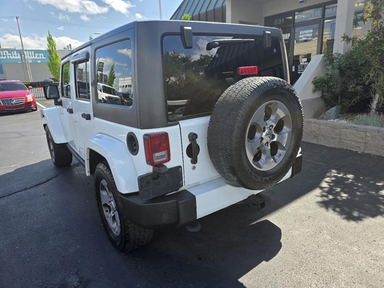 Jeep Wrangler Unlimited 4WD 4dr Sahara 2016