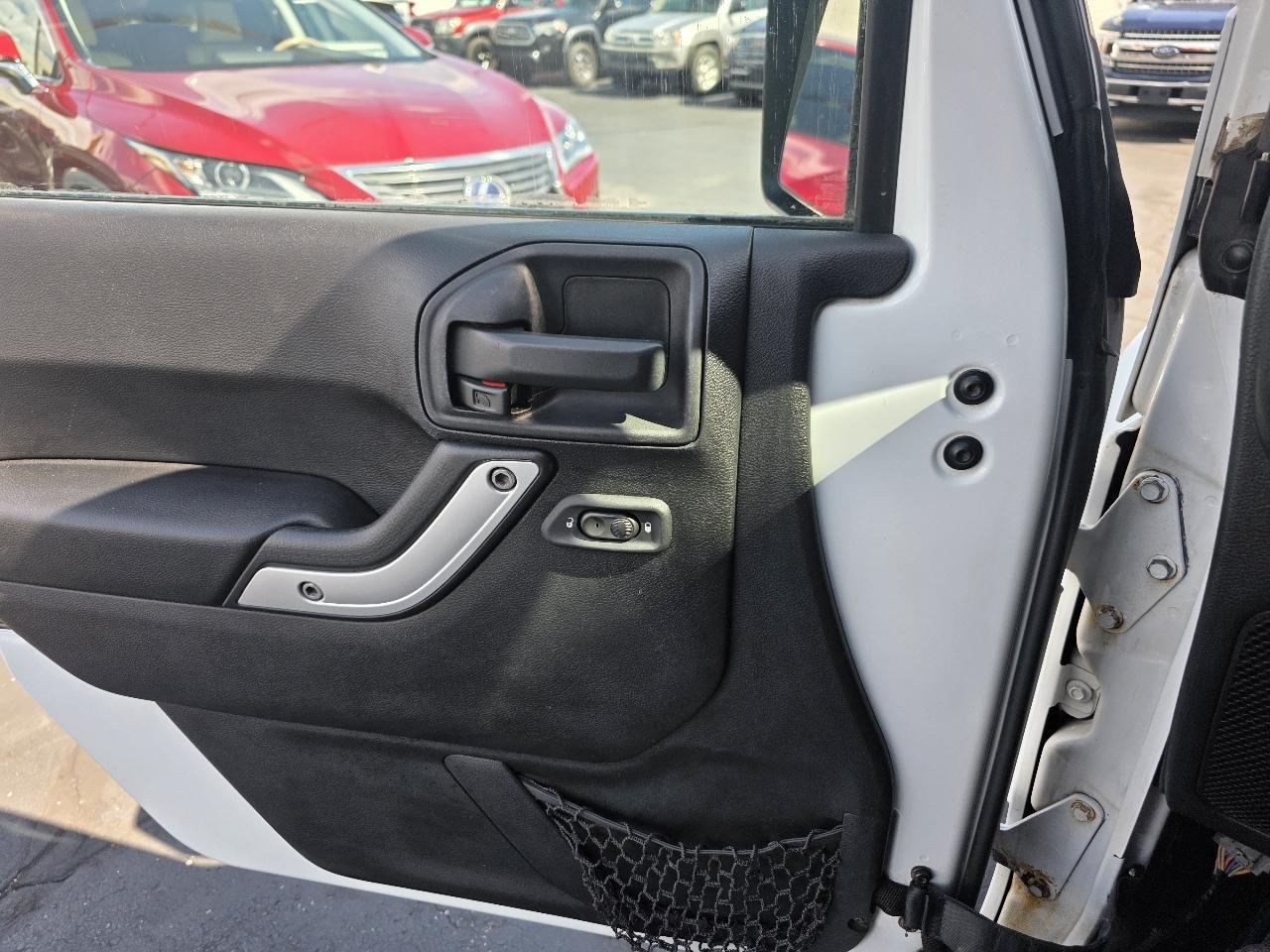Jeep Wrangler Unlimited 4WD 4dr Sahara 2016