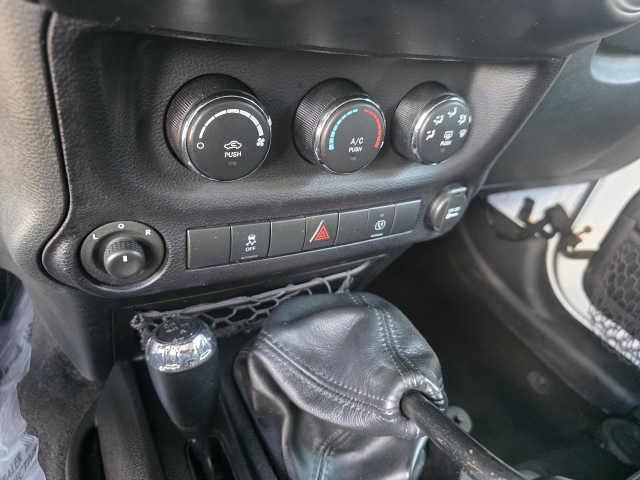 Jeep Wrangler Unlimited 4WD 4dr Sahara 2016