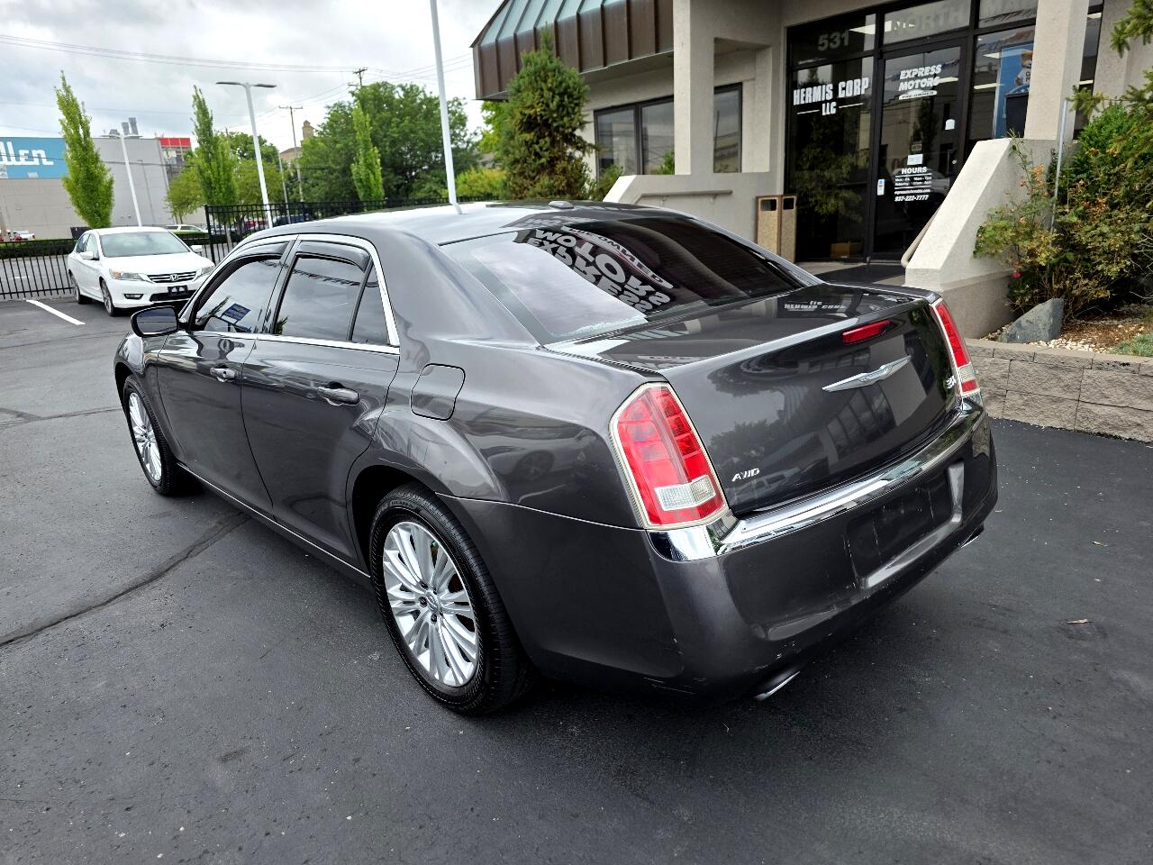 2014 Chrysler 300 photo 2